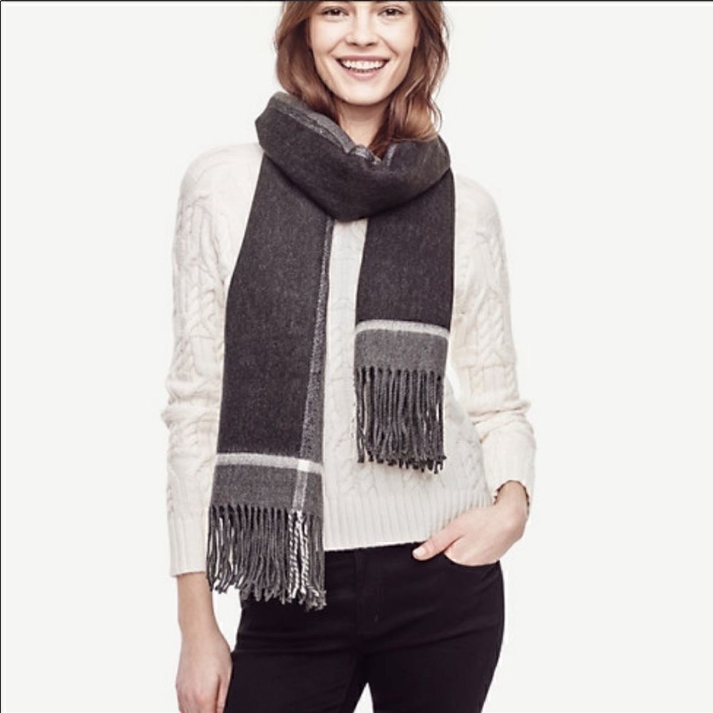 Nwt Ann Taylor border fringe shawl scarf